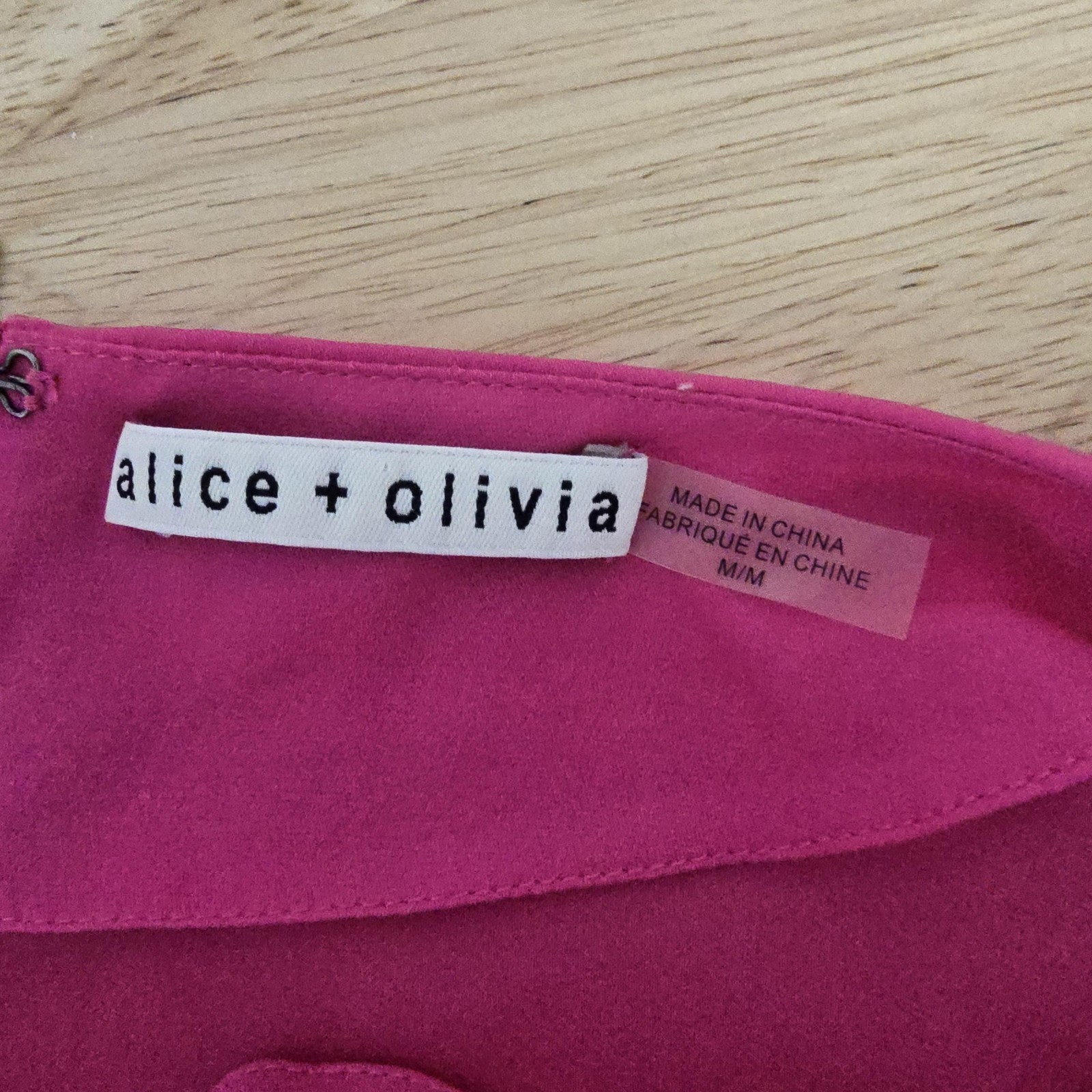 Alice + Olivia Shirt Womens Medium Pink 100% Silk Bell Sleeve Back Zip Blouse