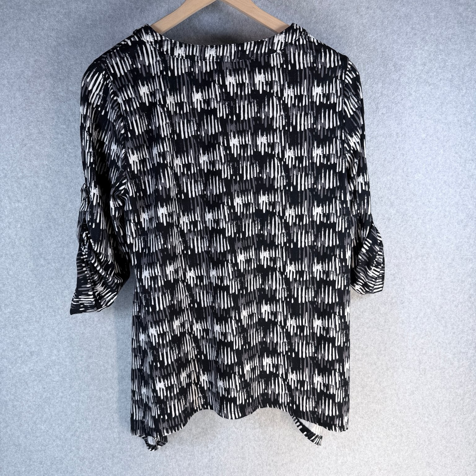 Robert Louis Womens Blouse Black White Patterned Top Medium Roll Tab Sleeve