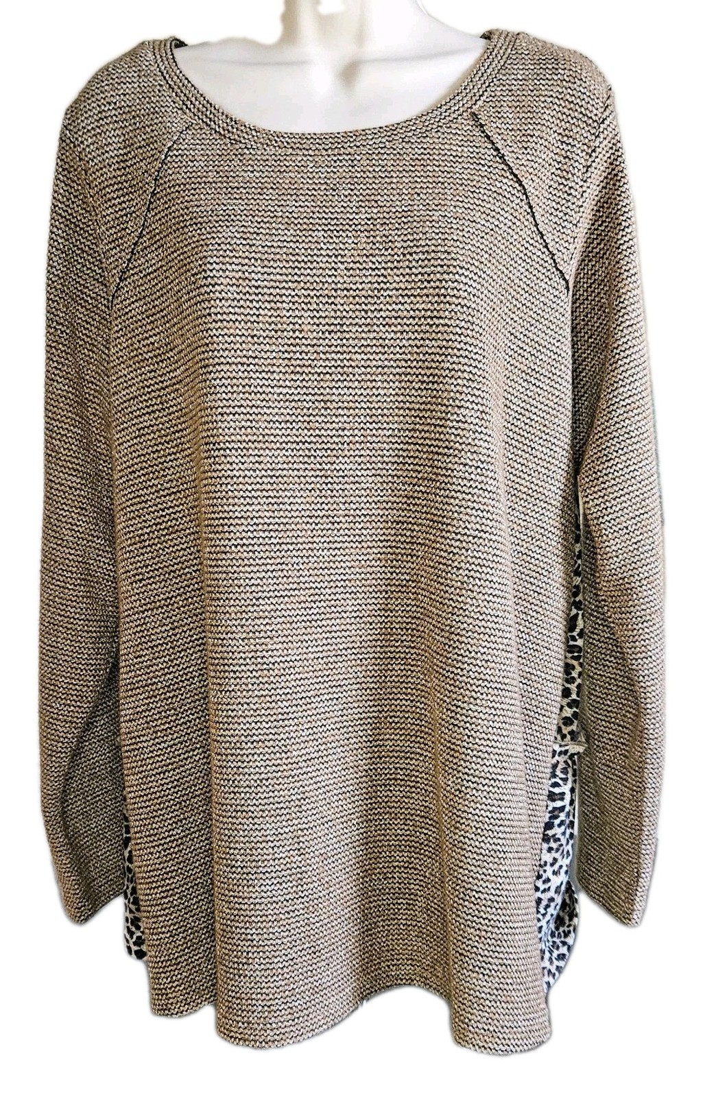 GIGIO Animal Print Round Neck Relaxed Shirt Women’s Size Medium Blended Fabric