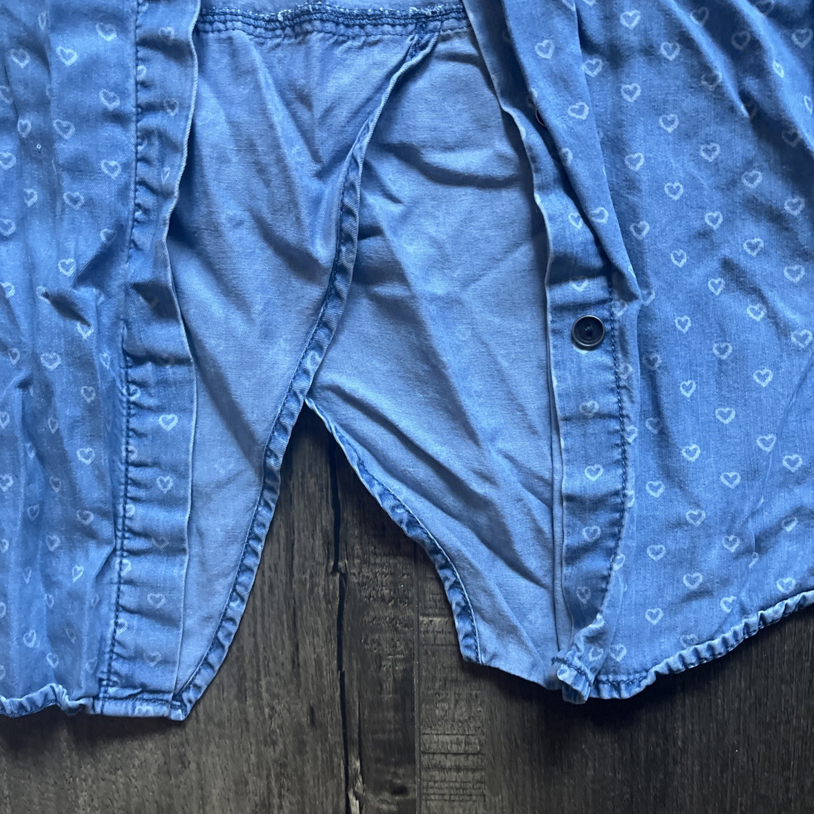 Beach Lunch Lounge Chambray Split Tail Heart Print Size M Roll Tab Sleeve
