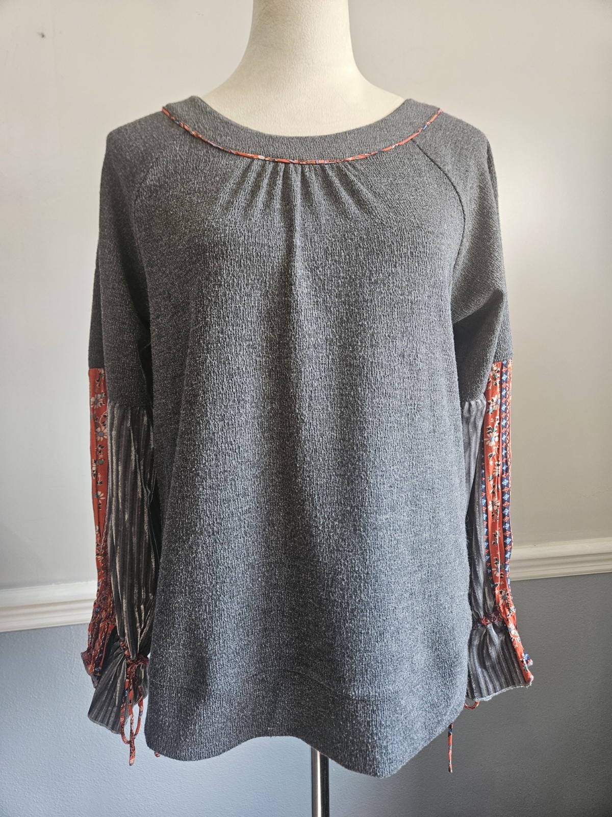 THML Boho Charcoal Gray Knit Top Crushed Velvet Bell Sleeve Floral Trim Size M