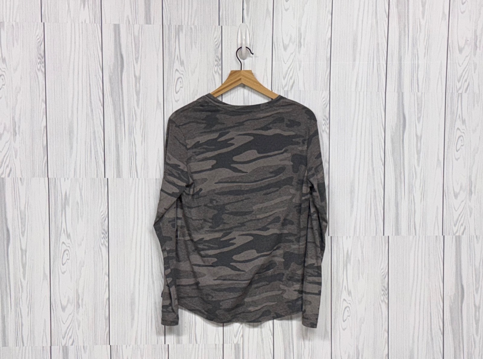 Natural Reflections t shirt womens size medium long sleeve v neck new with tags