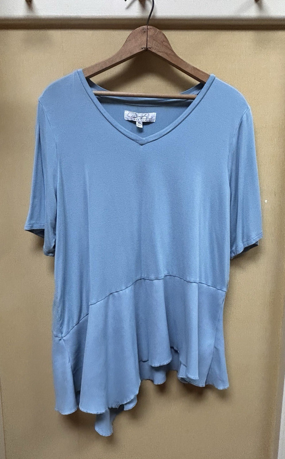 Diana Gilman Ladies Shirt XL Blue V-neck With Asymmetric Hemline- Ruffle Bottom