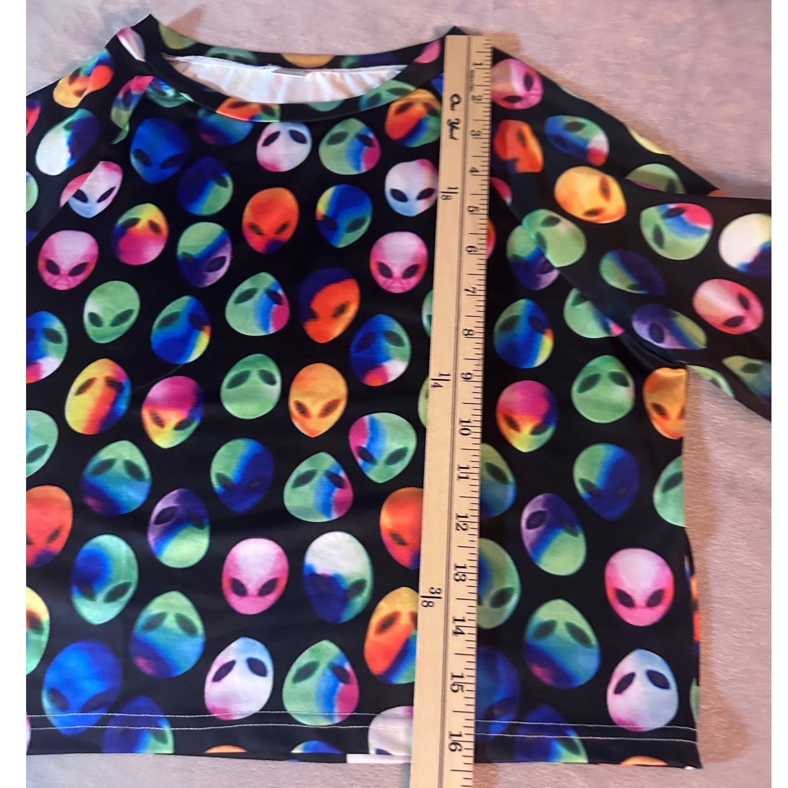 Rainbow Alien Head Print Crop Top Black Multi Color Short Sleeve Shirt Medium