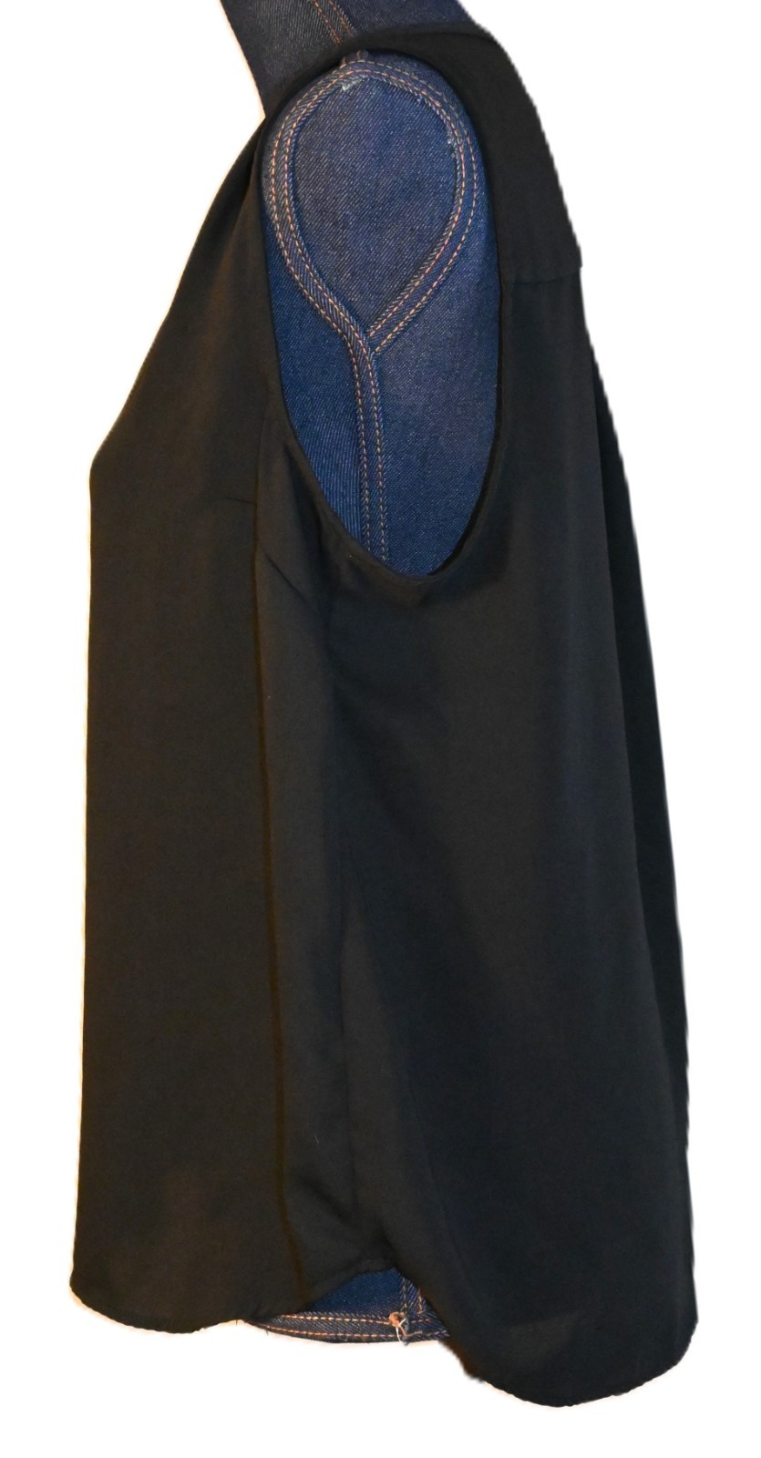 H & M women’s M, A05 Black Sleeveless V-Neckline Blouse, Split Neckline