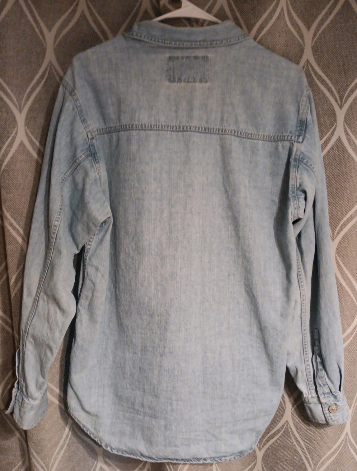 Women’s Vintage Levi’s Red Tab Light Wash Denim Button Up Shirt Size Medium EUC