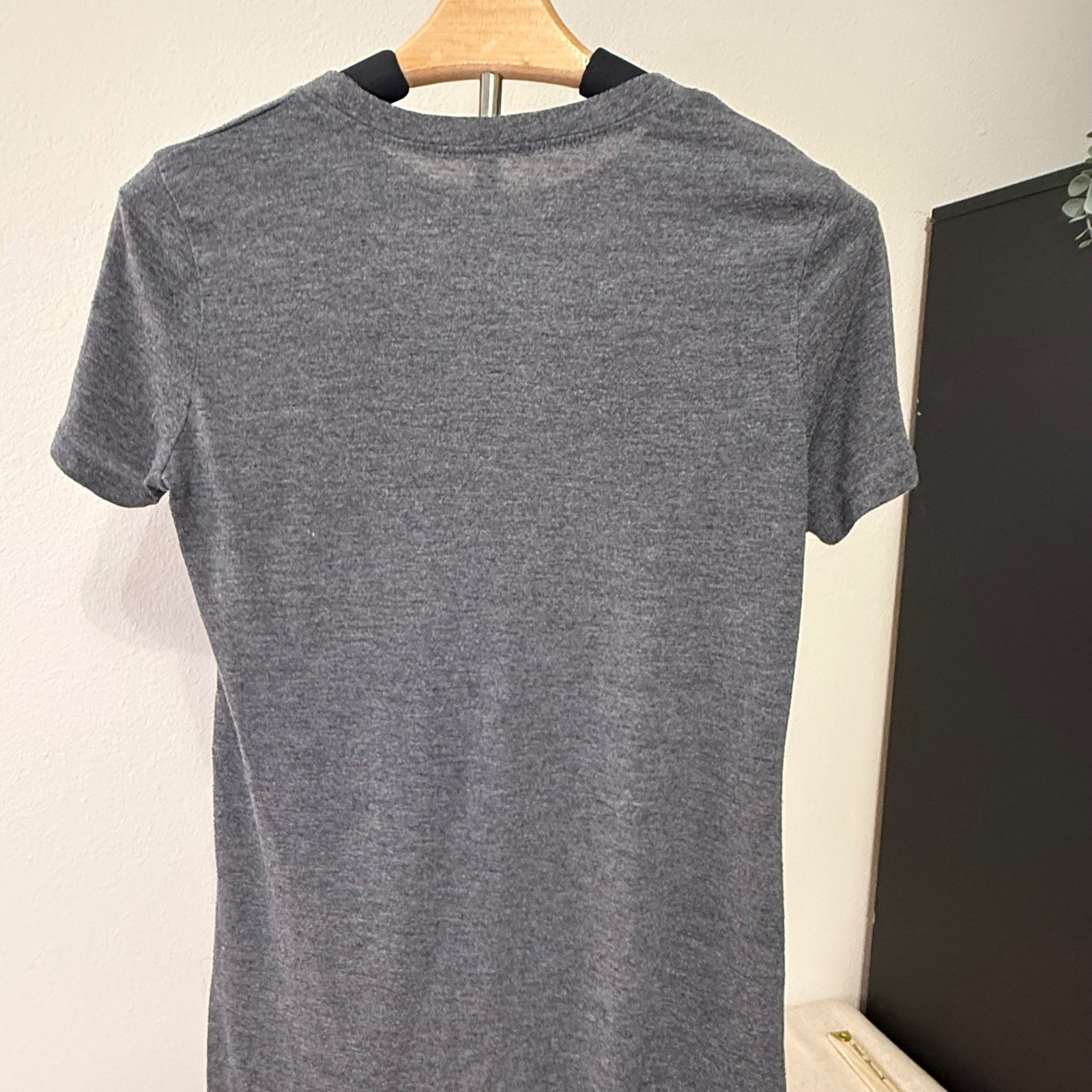 Friends TV Show Graphic Tee Heather Gray Crewneck Short Sleeve T-Shirt Womens