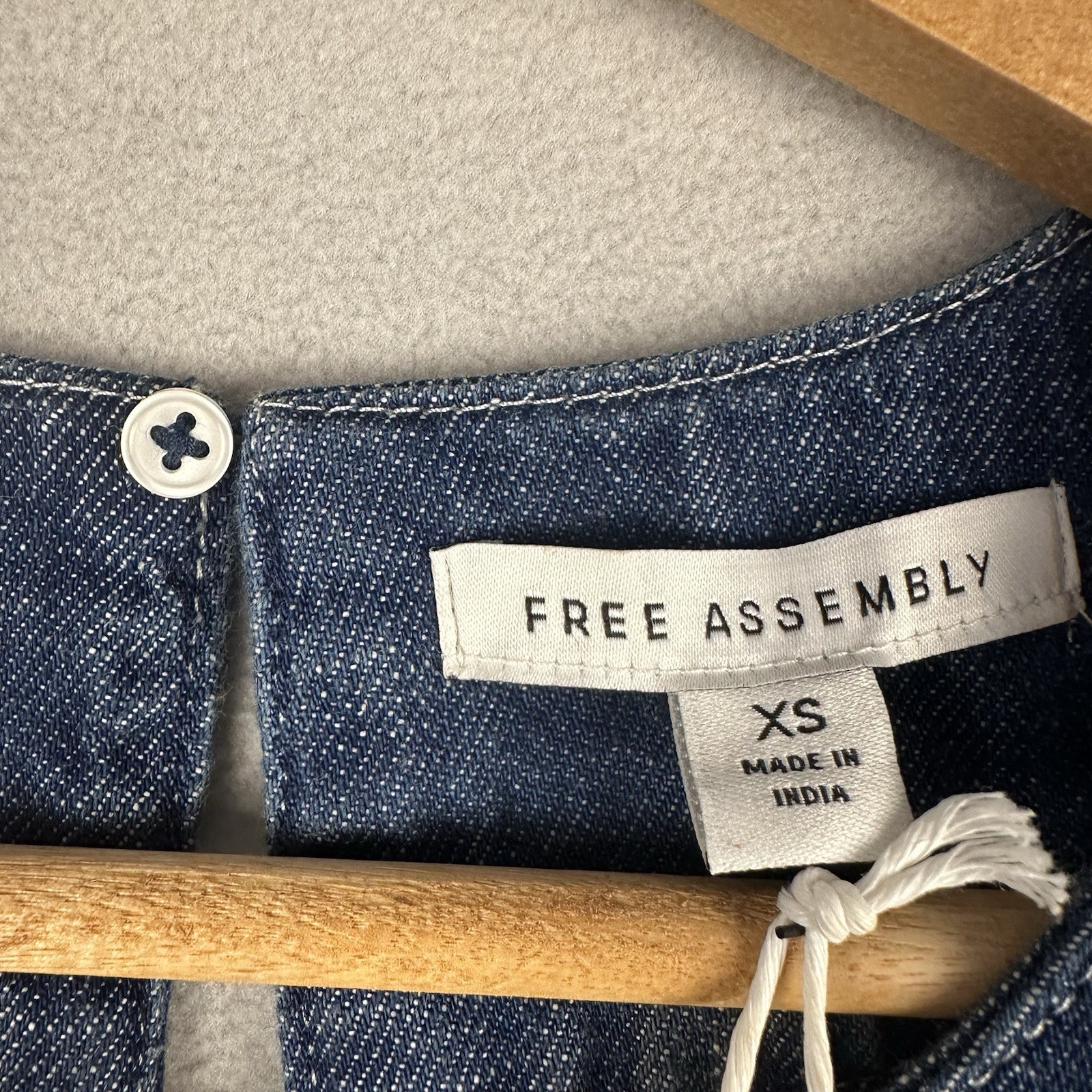 Free Assembly Sleeveless Denim Top Women’s XS Blue Dark Wash Round Neck Western