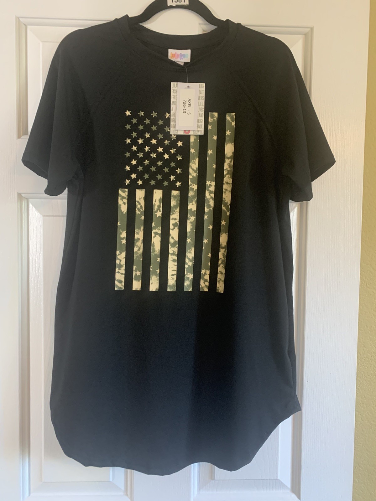 LuLaRoe Axel~Women’s Short Sleeve Raglan Style NWT Size S Patriotic Top flag