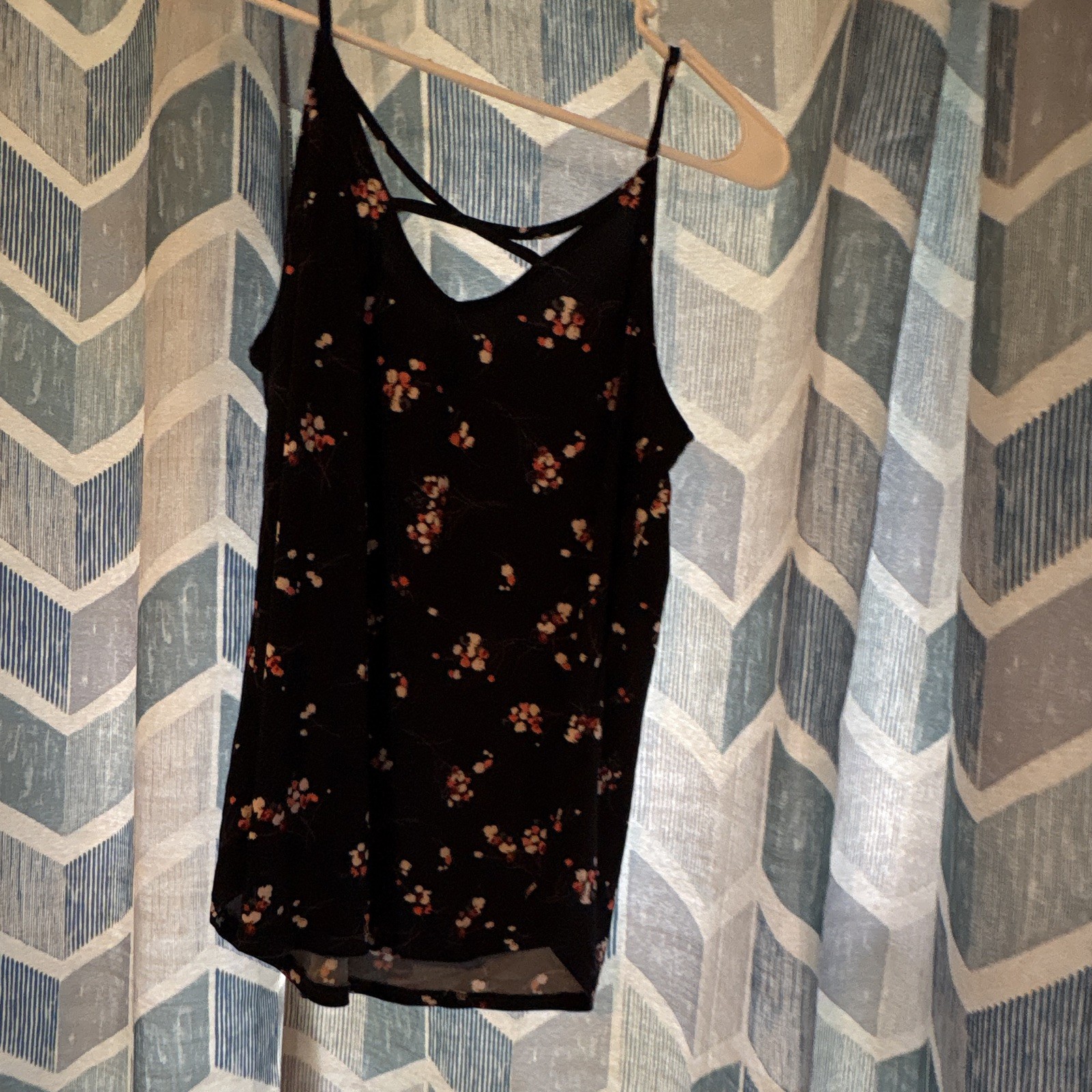 Kaleigh Black Floral Scoop Neck Spaghetti Strap Camisole Tank Top M