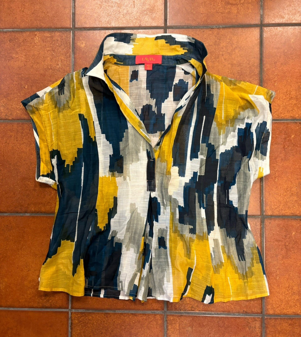 Lavia 18 Made In Italy Abstract Ikat Split Neck Blouse Size M