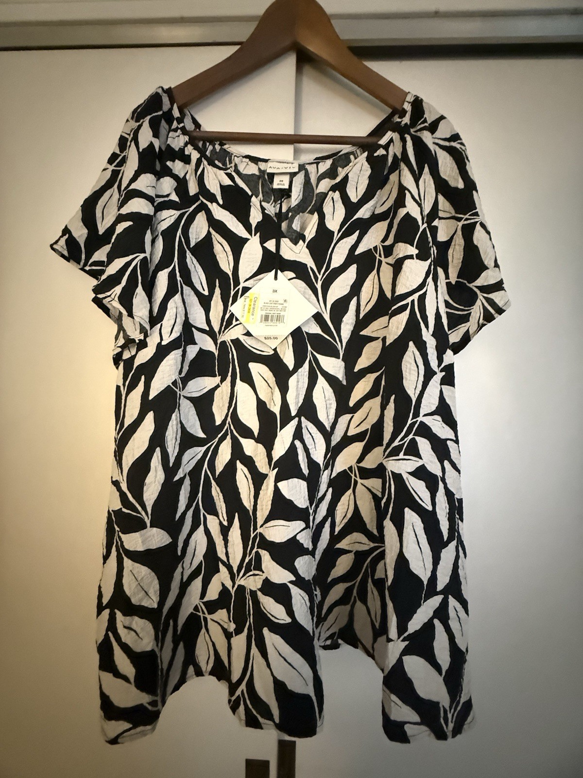 Ava & Viv Women’s Plus 3X Black White Floral Ruffle Round Neck Flutter Blouse