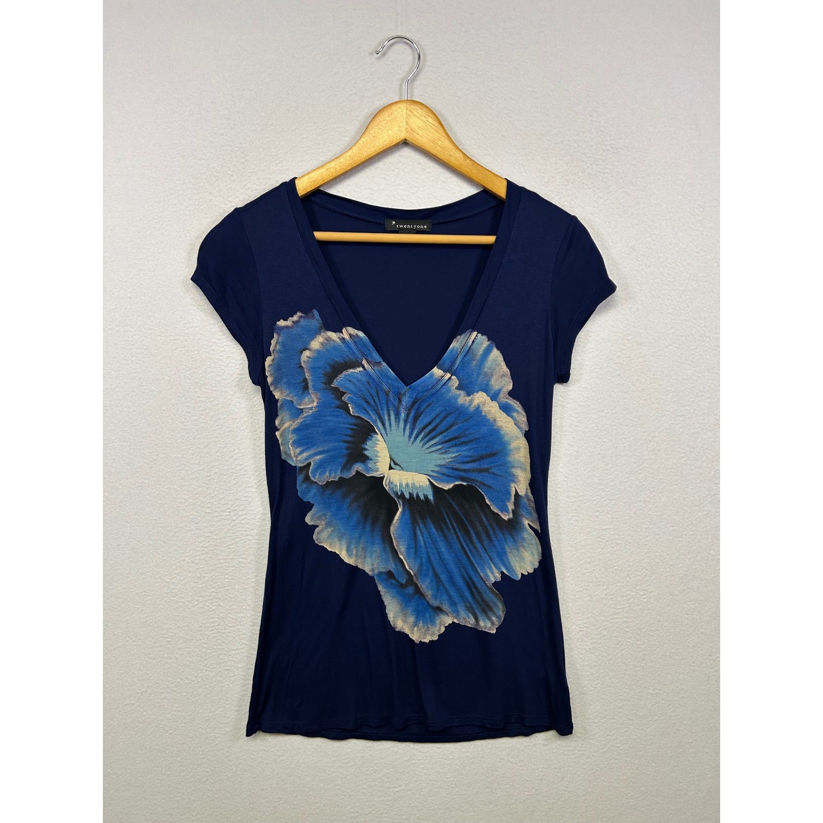 Twentyone Floral Graphic Boho Women Small Navy Blue V-Neck Cap Sleeve Top