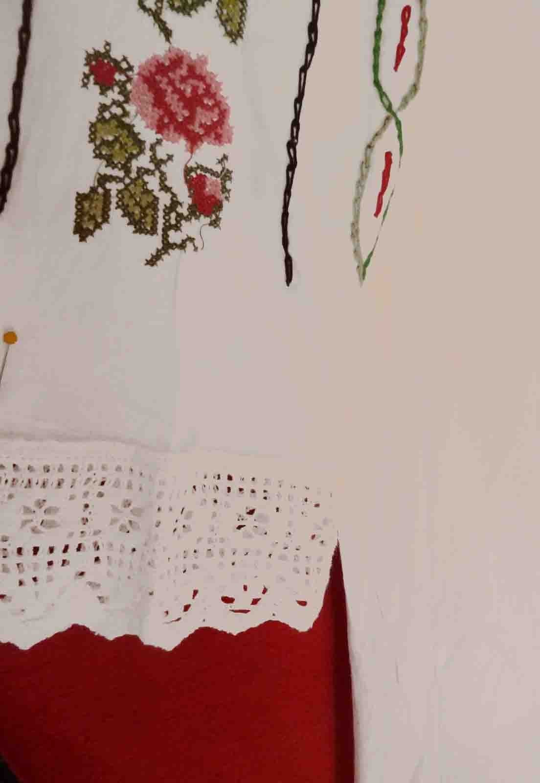 Romanian Embroidered Folk Peasant Ethnic Boho Blouse 54″ around L=27″ + 2 apron