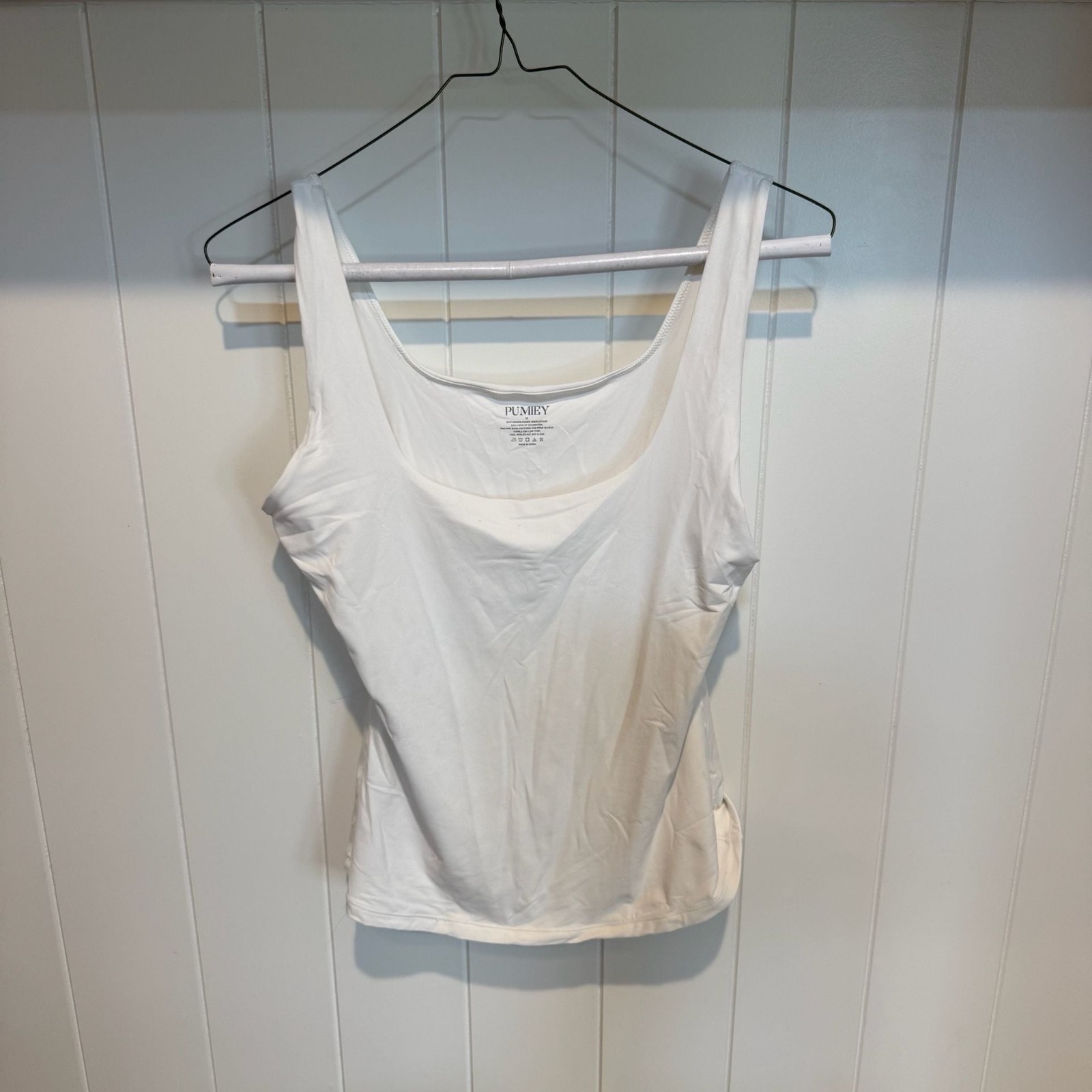 Pumiey Women’s White Scoop Neck Tank Top Size M
