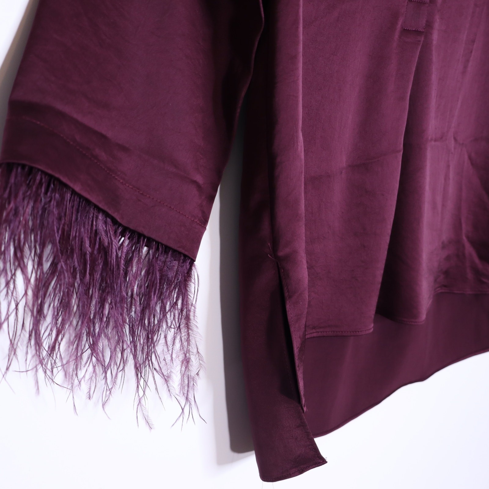 BAILEY/44 Nevaeh Satin Feathered Top Burgundy Long Sleeve Blouse Women’s XS