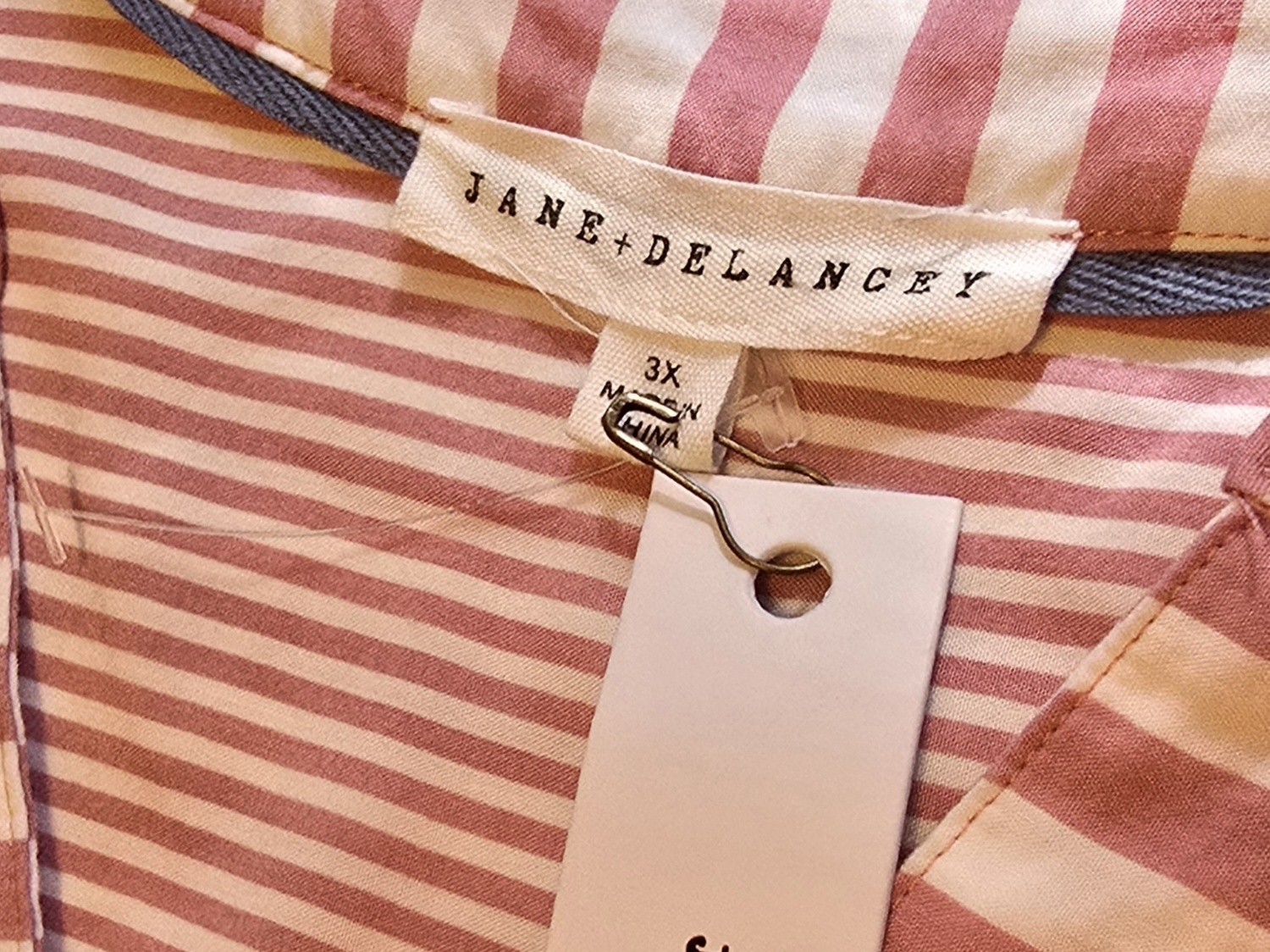 NWT Jane + Delancey Women’s 3X Striped Notch Neckline Pink & White Top Pullover