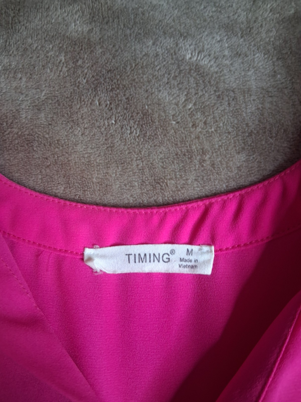 Timing Womens Sleeveless V-Neck Blouse Size Medium Hot Pink Fuchsia Hi-Low Tunic