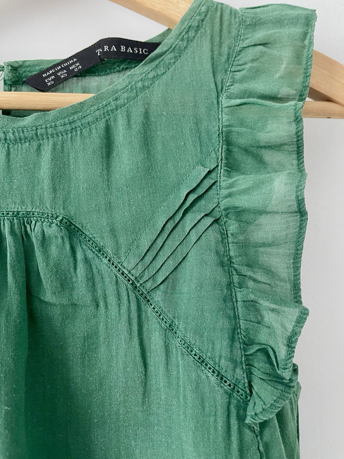 Zara Women’s Green Woven Cotton Sheer Ruffle Cap Sleeve Button Blouse XS