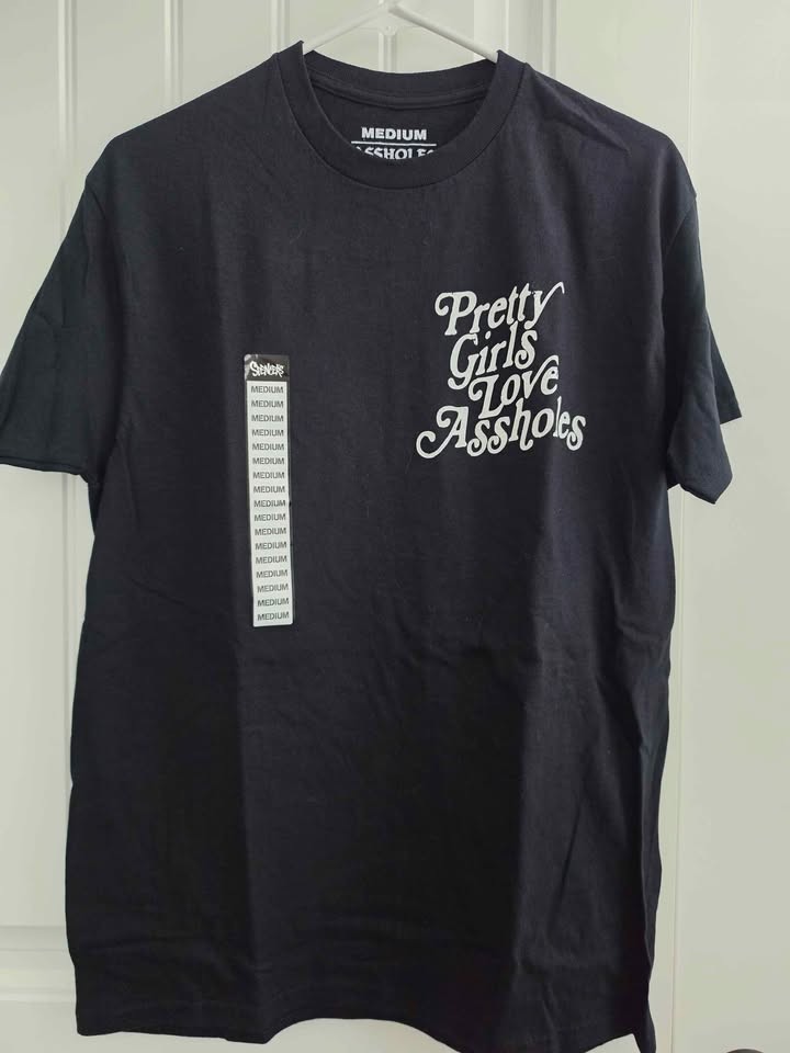 Woman’s Pretty Girls Love A******* Black T-shirt Size M- Brand New!