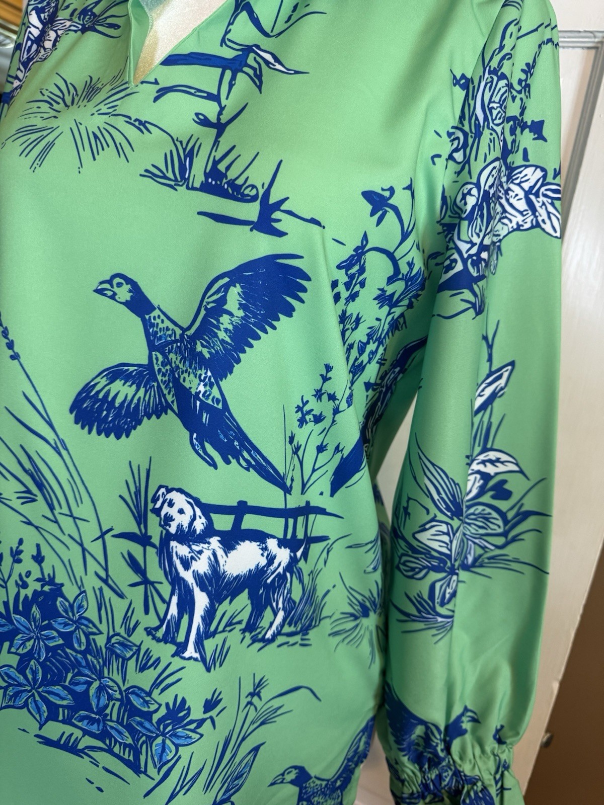 Women’s Green/blue Hunt Scene Blouse Medium Ruffles Long Sleeve NWOT