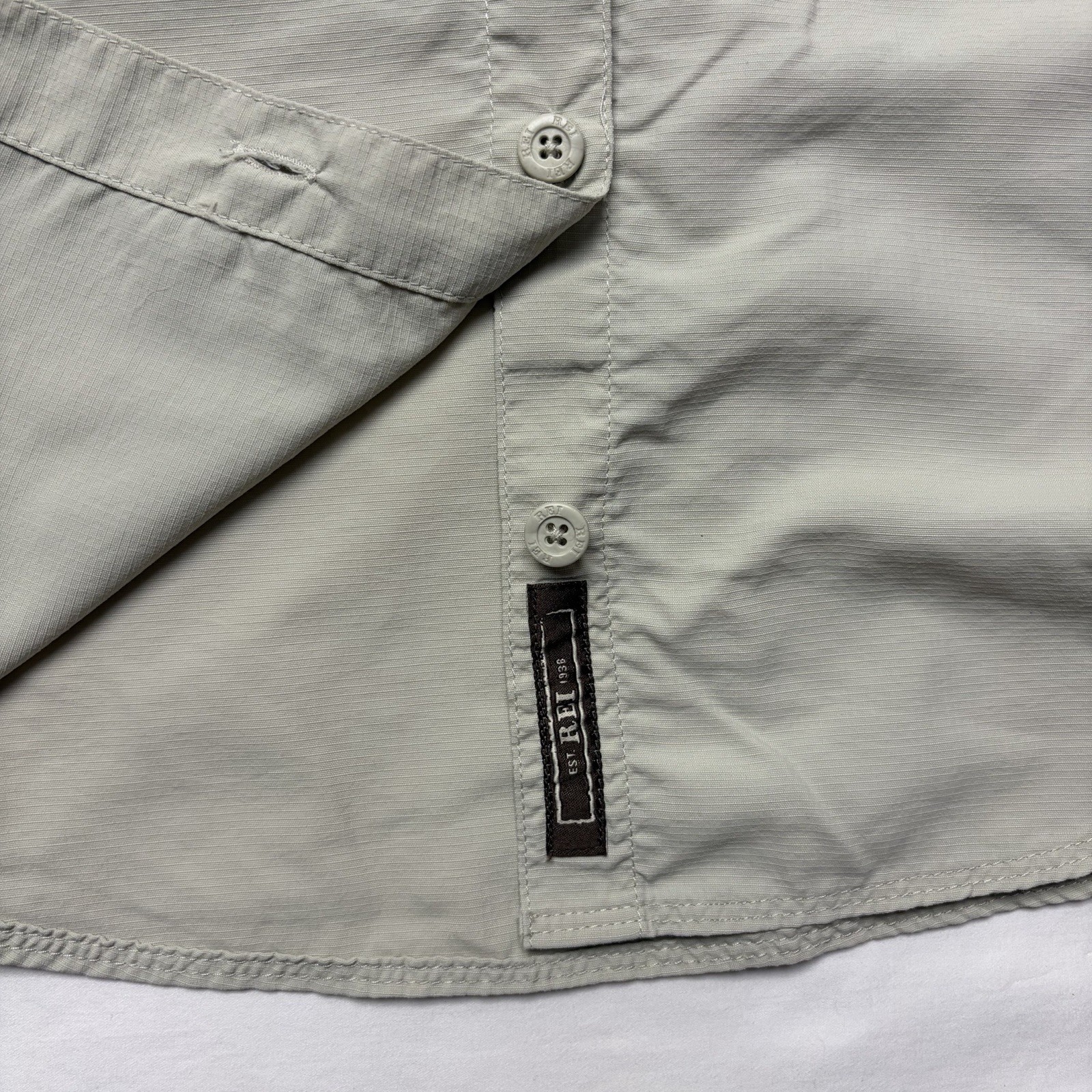 REI Button Up Shirt Women’s Size XL UPF 30+ Long Sleeve Collard Cream