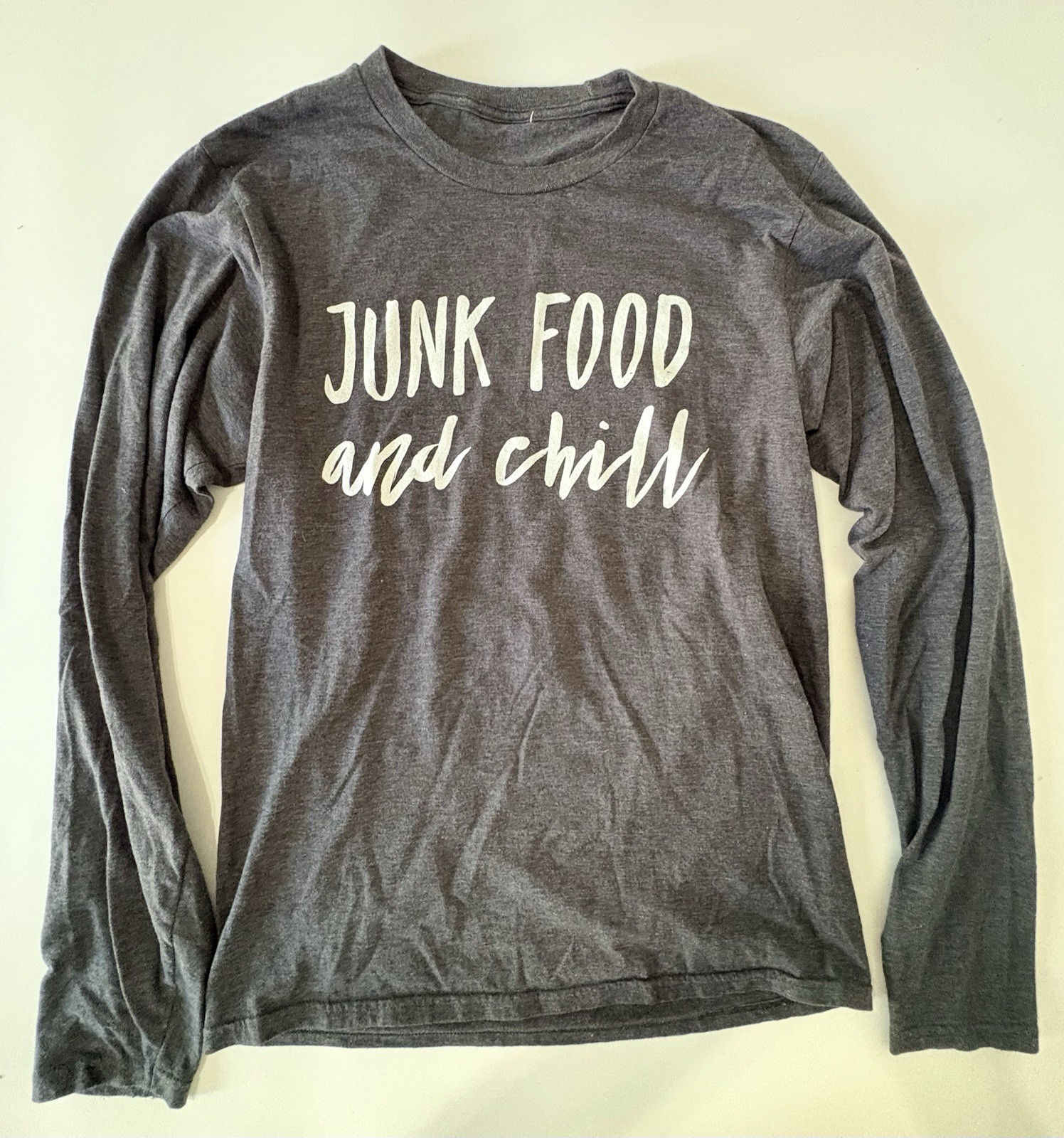 Women’s Size Small S Heather Grey Long Sleeve Junk Food And Chill T-shirt