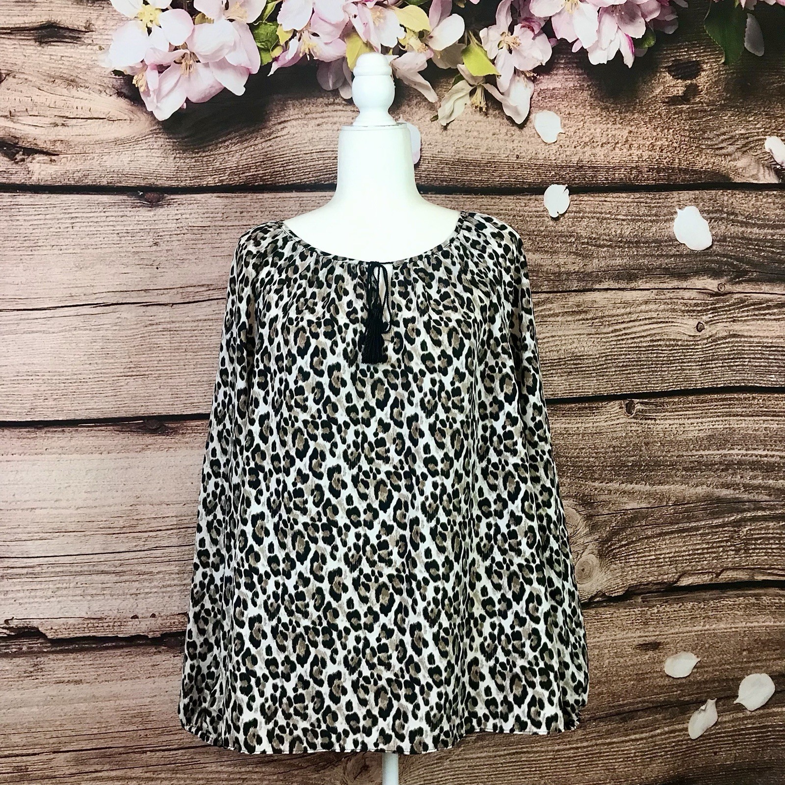 Women’s Leopard Animal Print Relaxed Round Neck Long Line Blouse Large