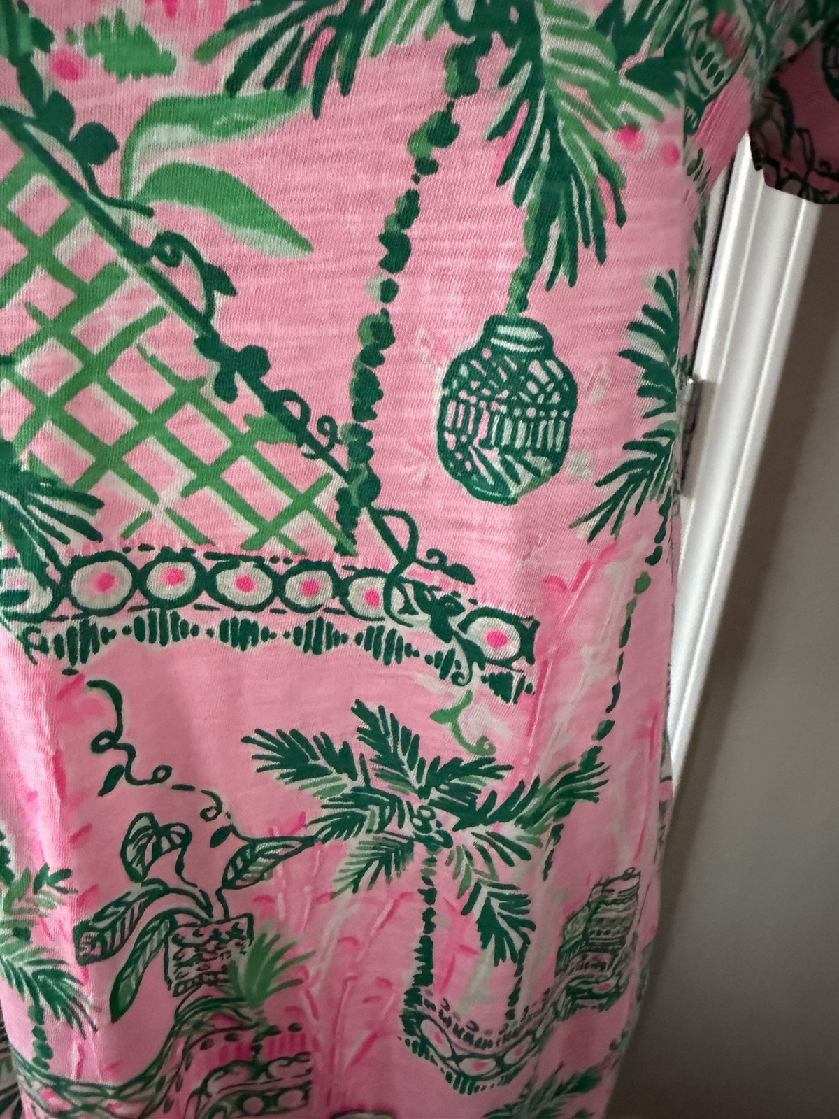 Lilly Pulitzer Etta V-Neck T-Shirt Womens M Pink Green Tropical Palm Slub Cotton