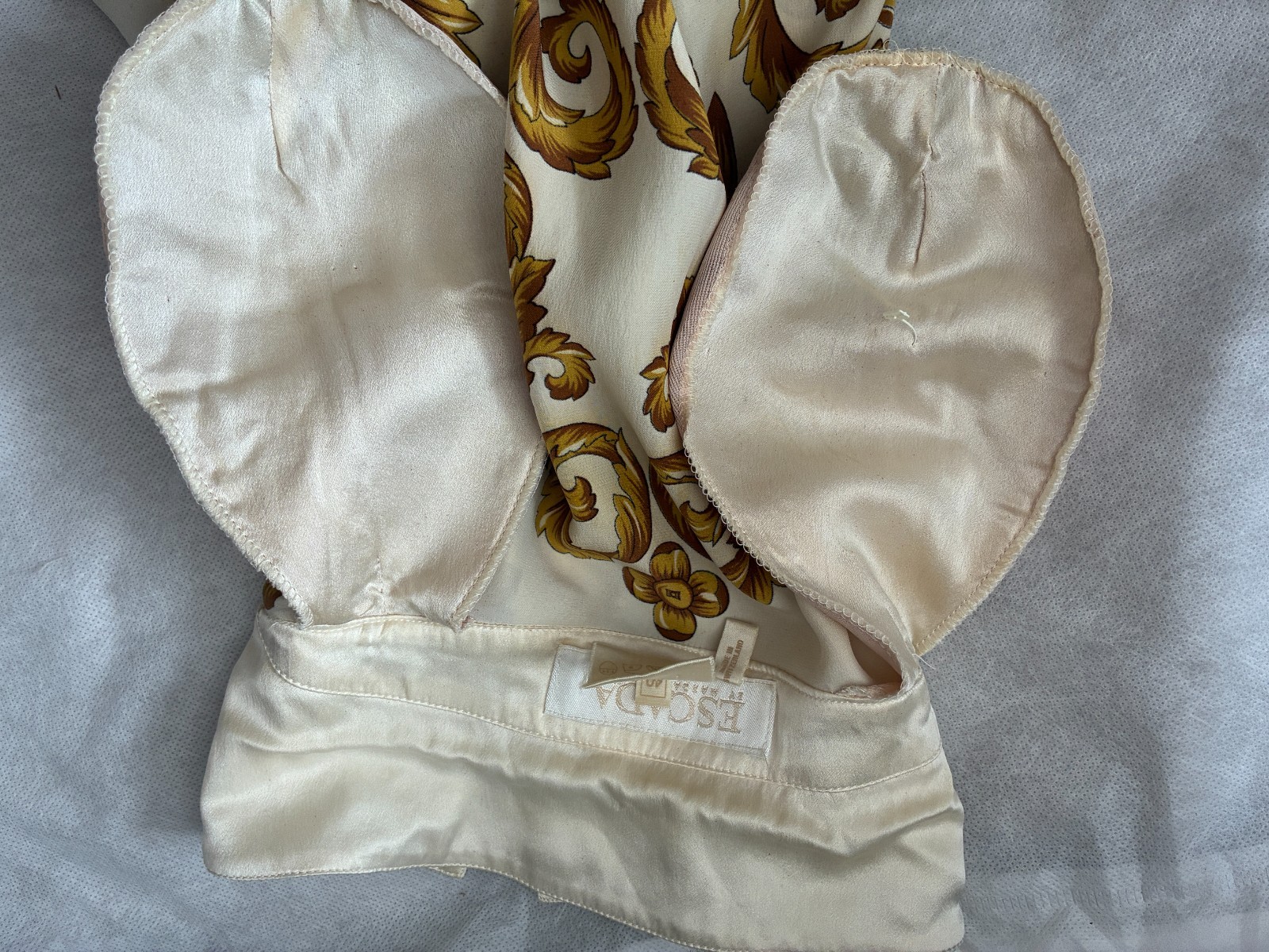 ESCADA VINTAGE SILK BLOUSE IN CREAM FILIGREE PRINT 40 12 SWITZERLAND STAINED