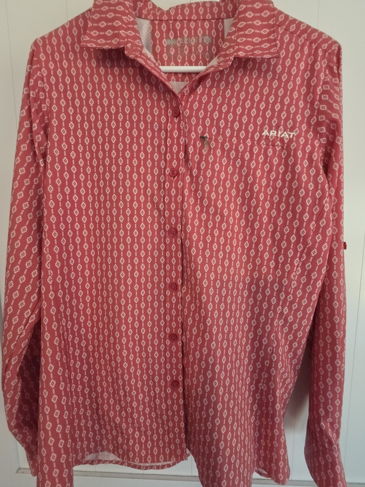 AriatTEK Women’s Medium Long Sleeve Button Shirt Geometric Diamond Print Pink