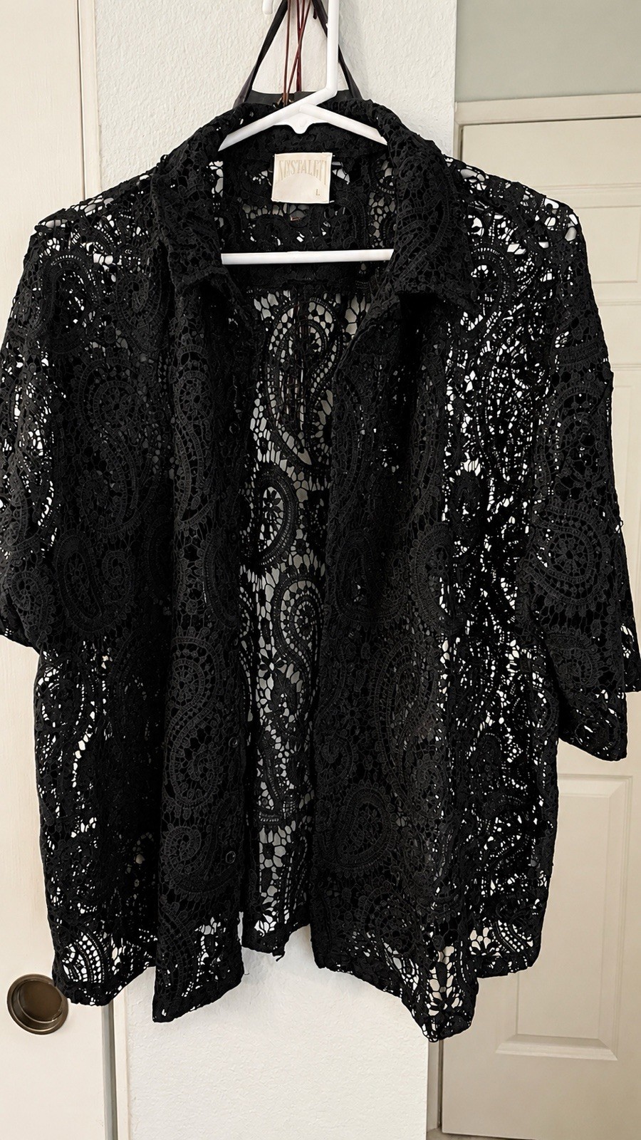 Enter NostalgiaBlack Lace Paisley Open Front Short Sleeve button Up Large