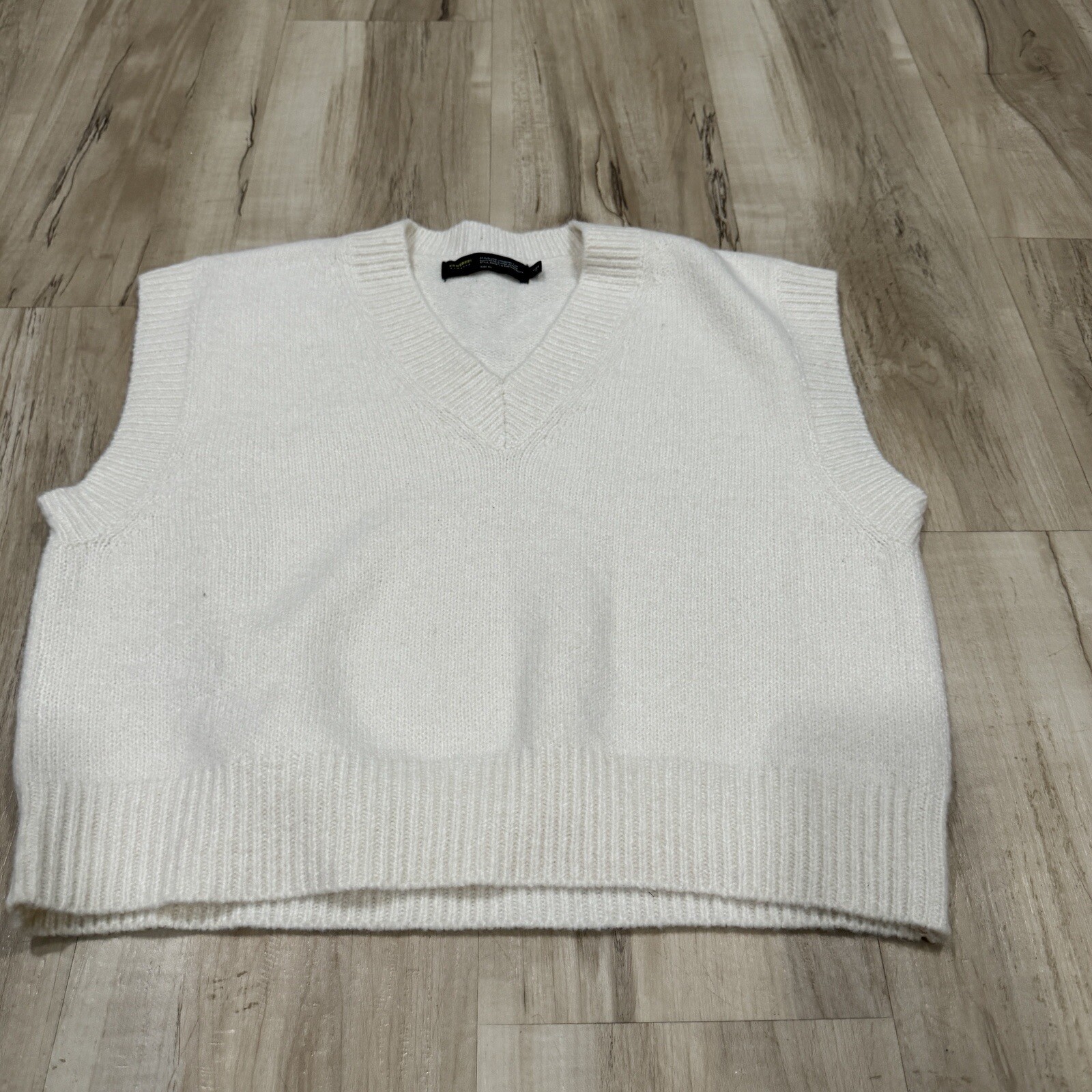 Women’s Finesse Best Top Size M/L White Spring Style Fashion
