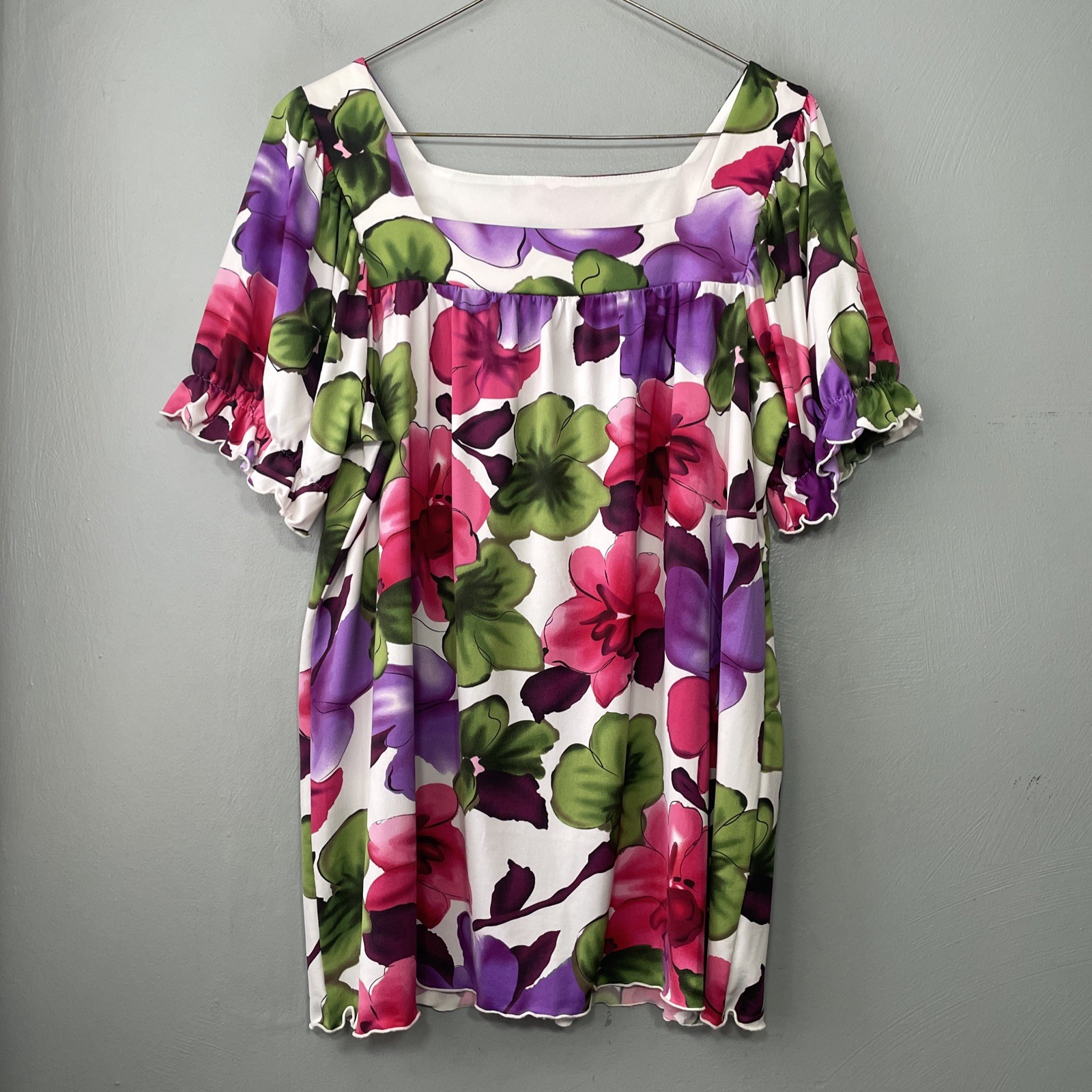 Vibrant Floral Top Plus Size 2X Stretch Easy Care Knit Square Neck Puff Sleeve