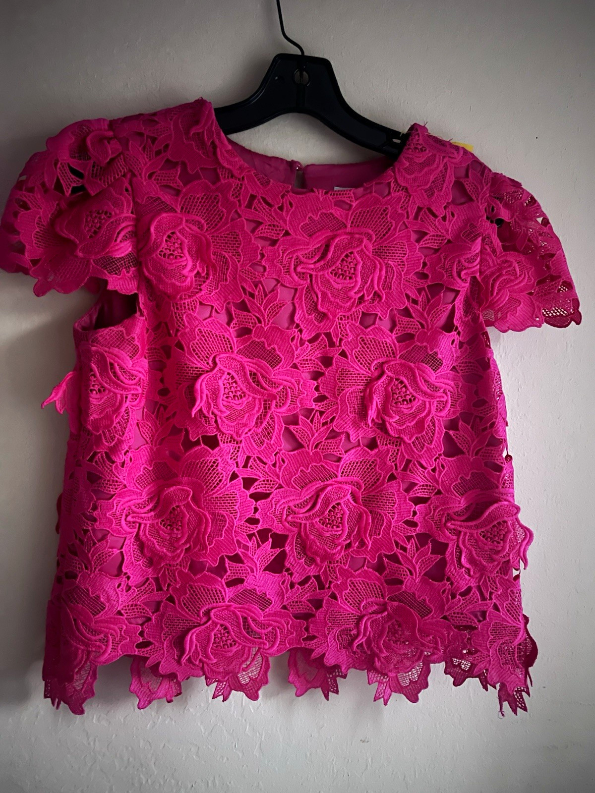 Elegant MILLY Pink Fuchsia Floral 3D Lace Blouse Short Sleeve Round Neck Size S
