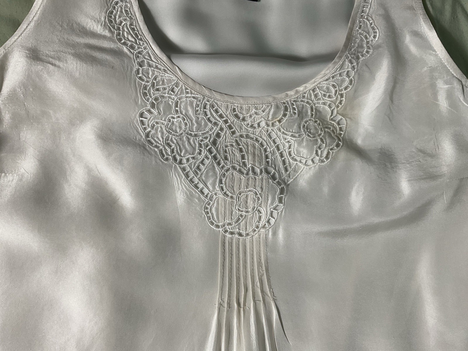 White House Black Market 100% Silk Sleeveless Top Large White w/ Side Zipper