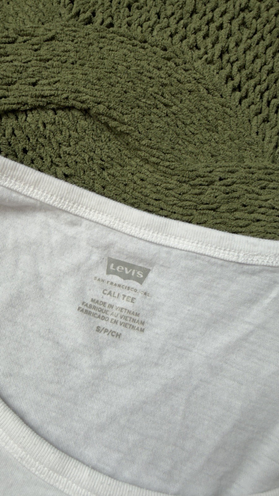 Levi’s Women’s White Solid Scoop Neck Short Sleeve Knit T-Shirt, Regular S