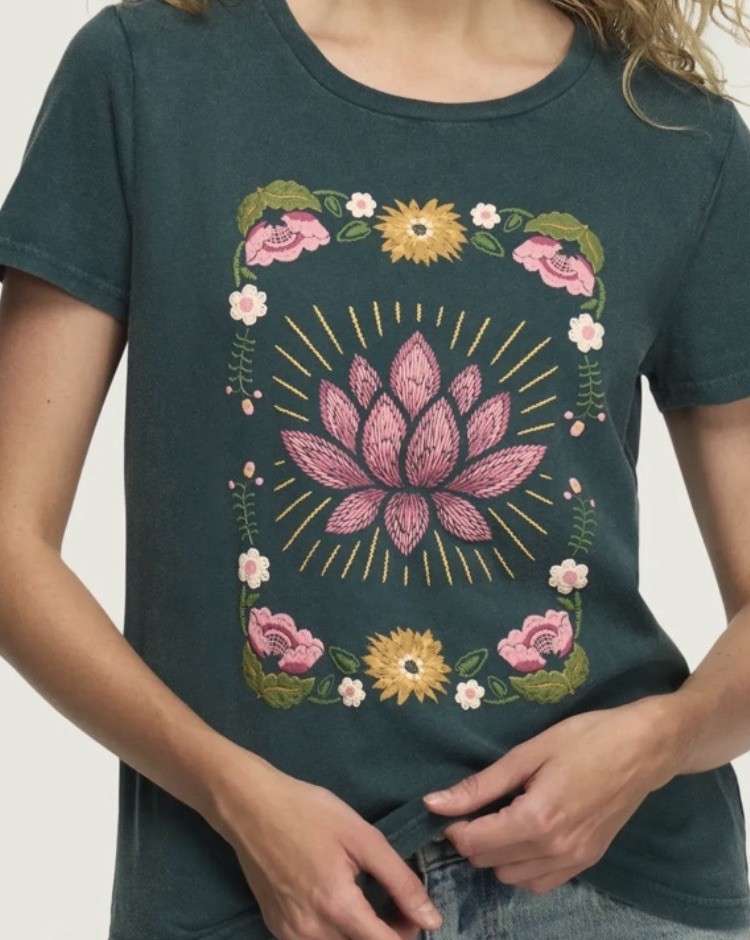 Floral Frame Lotus Embroidered Lucky Brand Classic Crew Sz M NWT