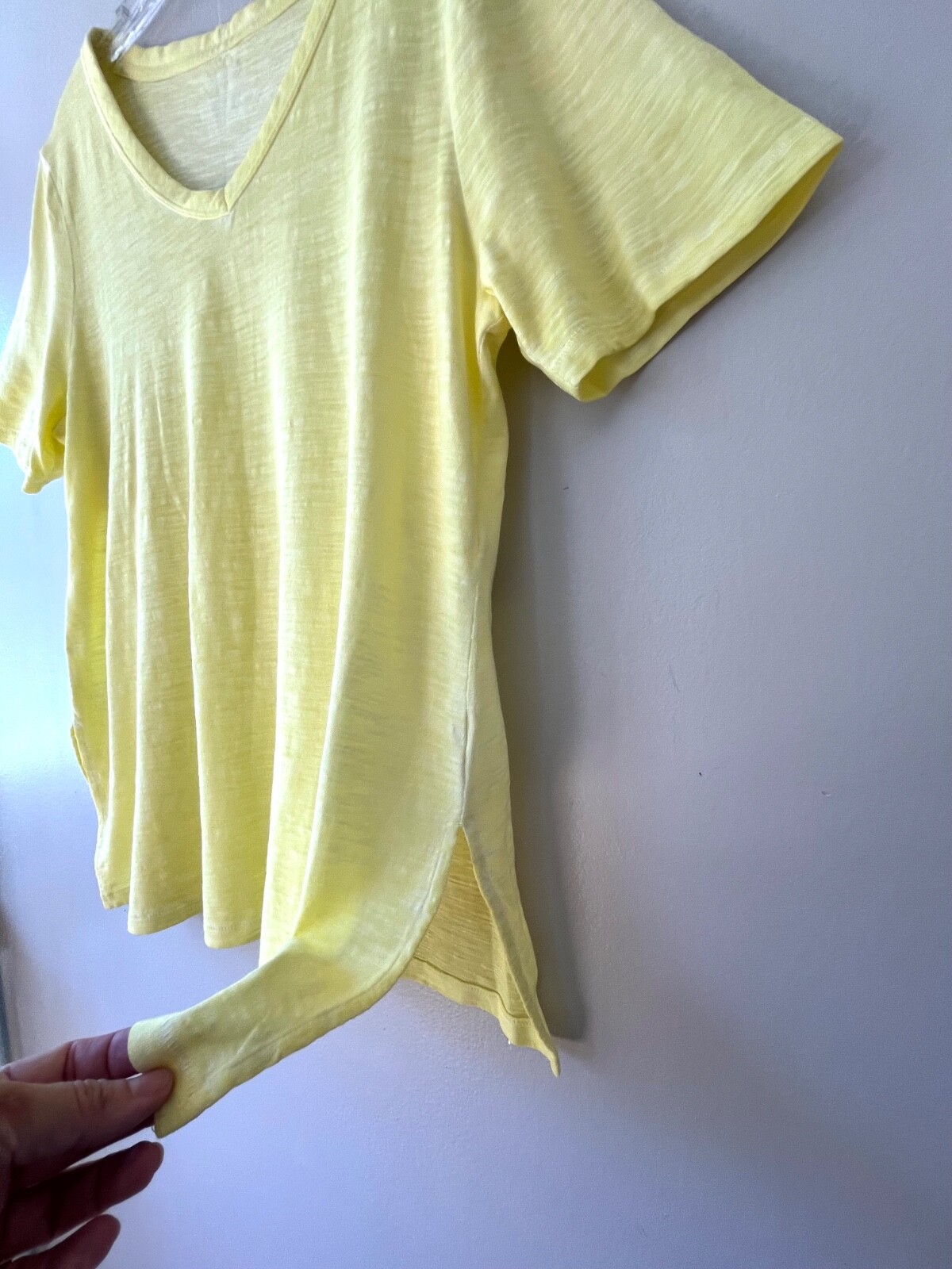 Chicos Sz L T-Shirt Neon Yellow V Neck Stretch Side Slits Pullover Blouse