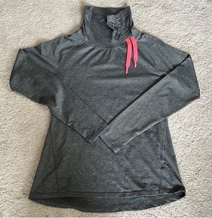Layer 8 Women’s Turtleneck Shirt Size Large