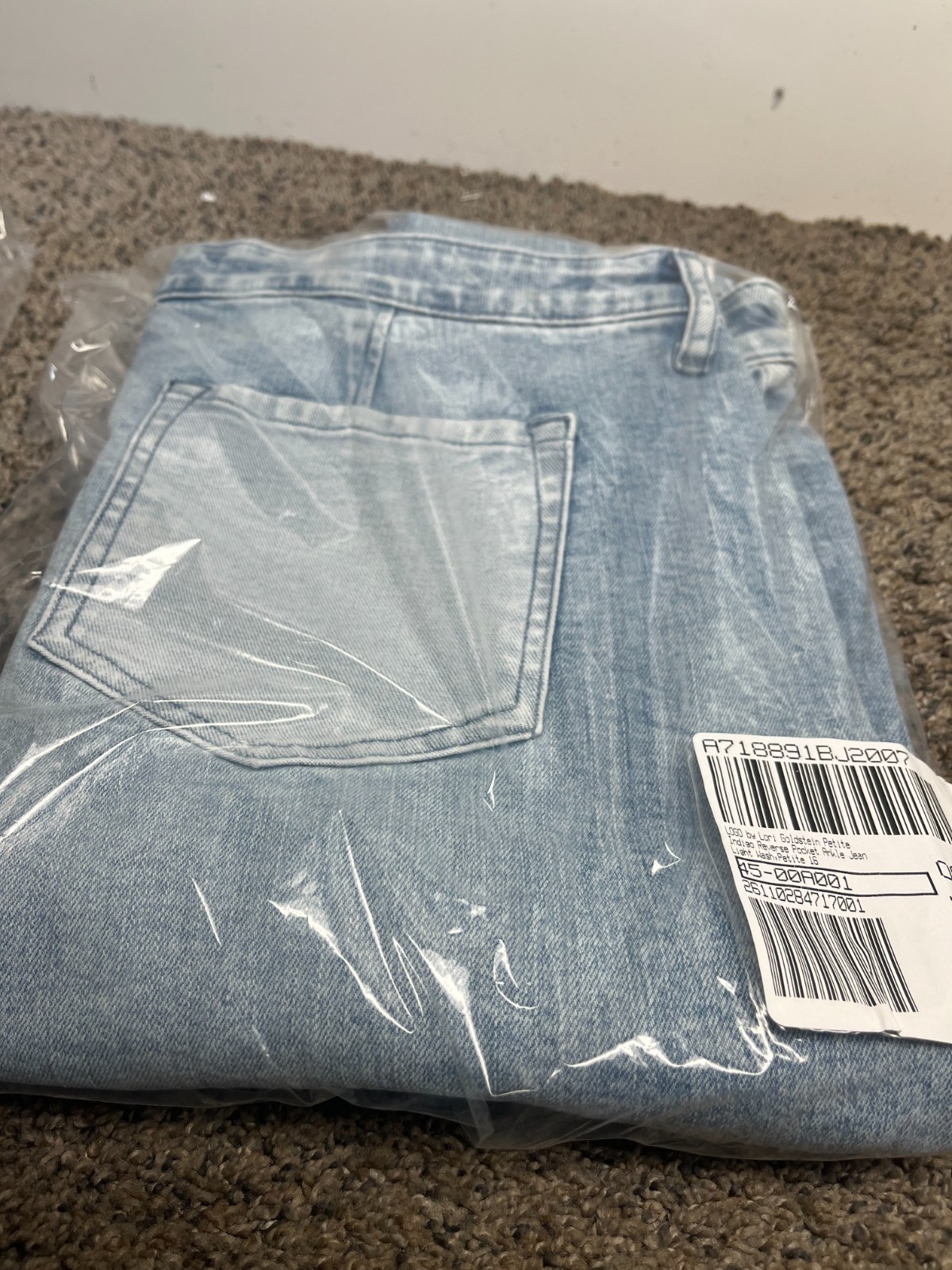 LOGO BY LORI GOLDSTEIN REGULAR REVERSE POCKET ANKLE JEAN LIGHT WASH *SIZE-6*