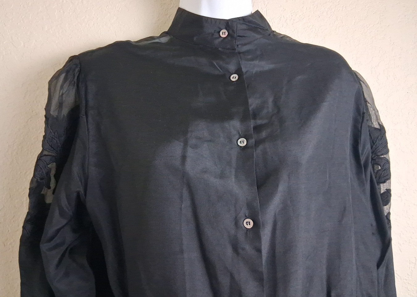 Royal Silk Women’s Long Sleeve 100% Silk Flowers Embroidered Black Blouse Sz 14