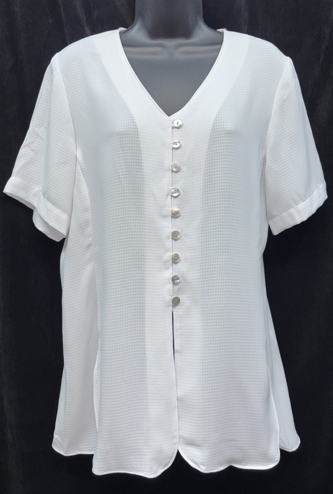Worthington Women Size 10P Button Up Short Sleeve Embossed Pattern Top White