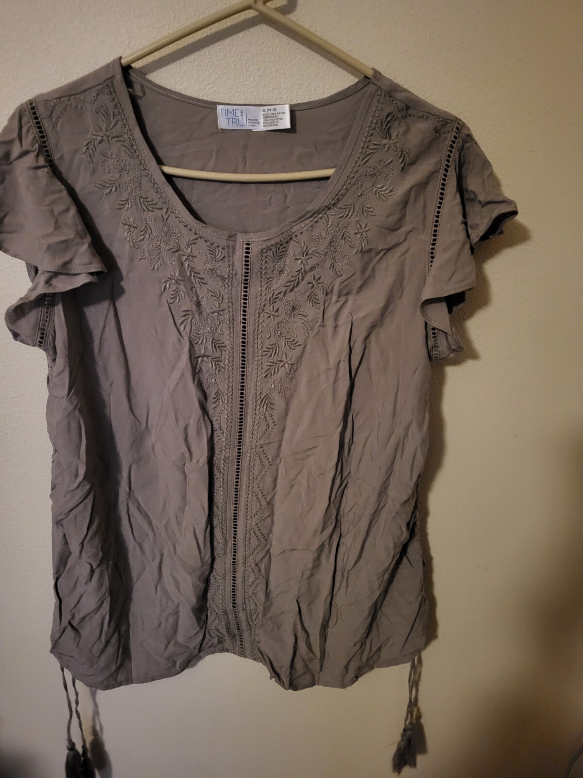 Time Tru Xl 16 18 Tan Embroidered Cap Ruffle Sleeve Cut Out Gathered Side…