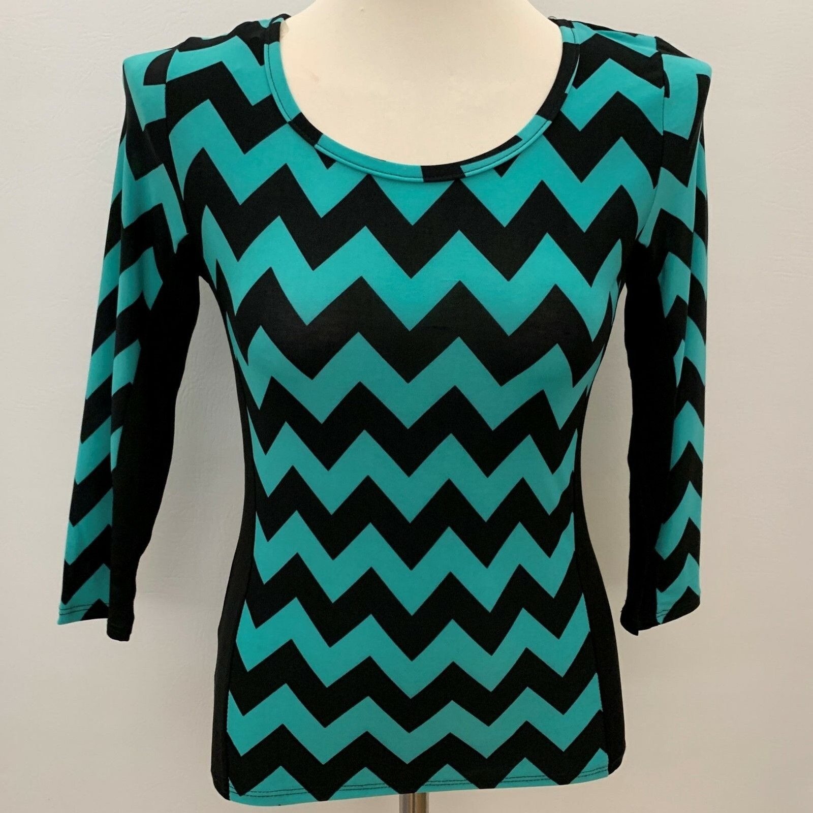 Discreet Women’s Top X-Small Black Green Round Neckline