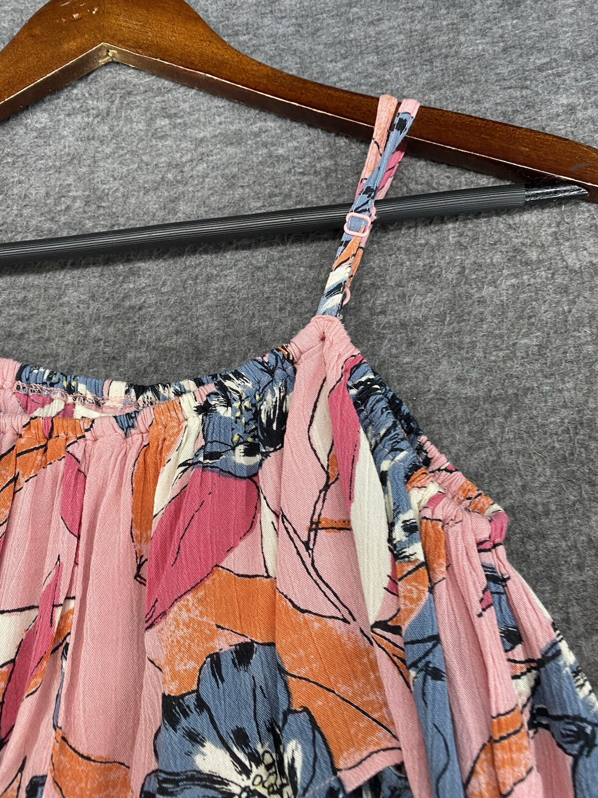 Billabong Pink Floral Cold Shoulder Ruffle Top Women’s Size Medium