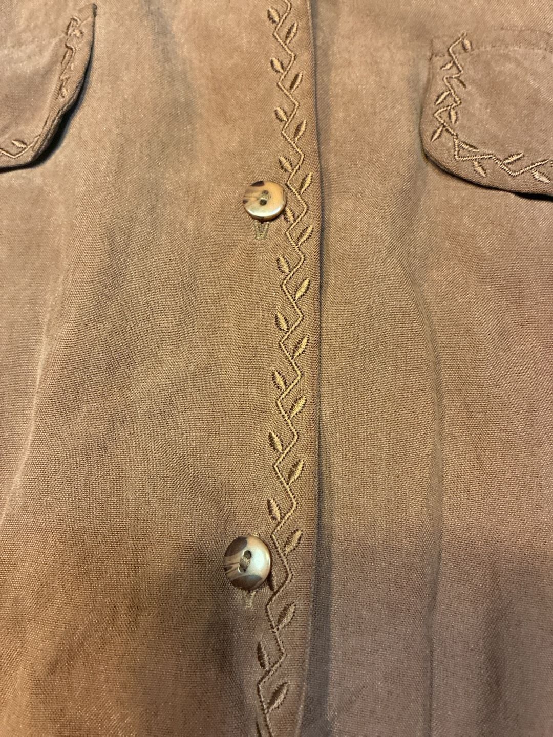 Quo-Silk Women’s 100% Silk Long Sleeve Button Down Shirt with Embroidered Detail