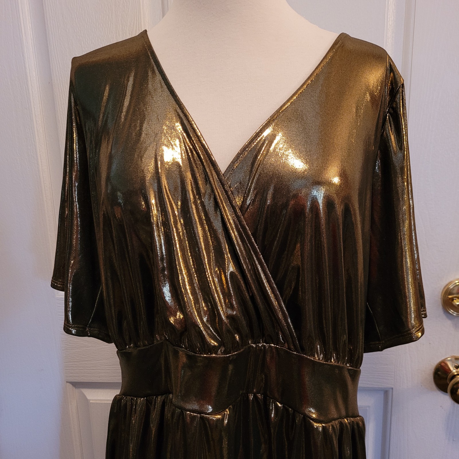 Torrid Liquid Shine Top Gold Surplice Peplum Party Club Size 2 2X Formal Evening