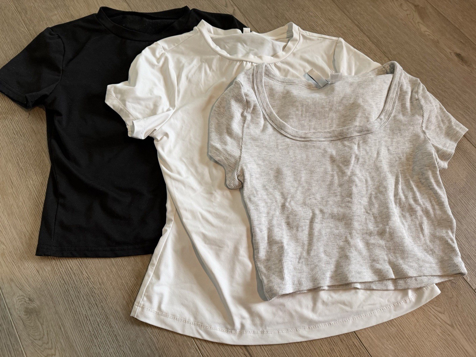 Lot of 3 Womens Fitted Basic Mixed Sizes White Gray Short Sleeve Bundle