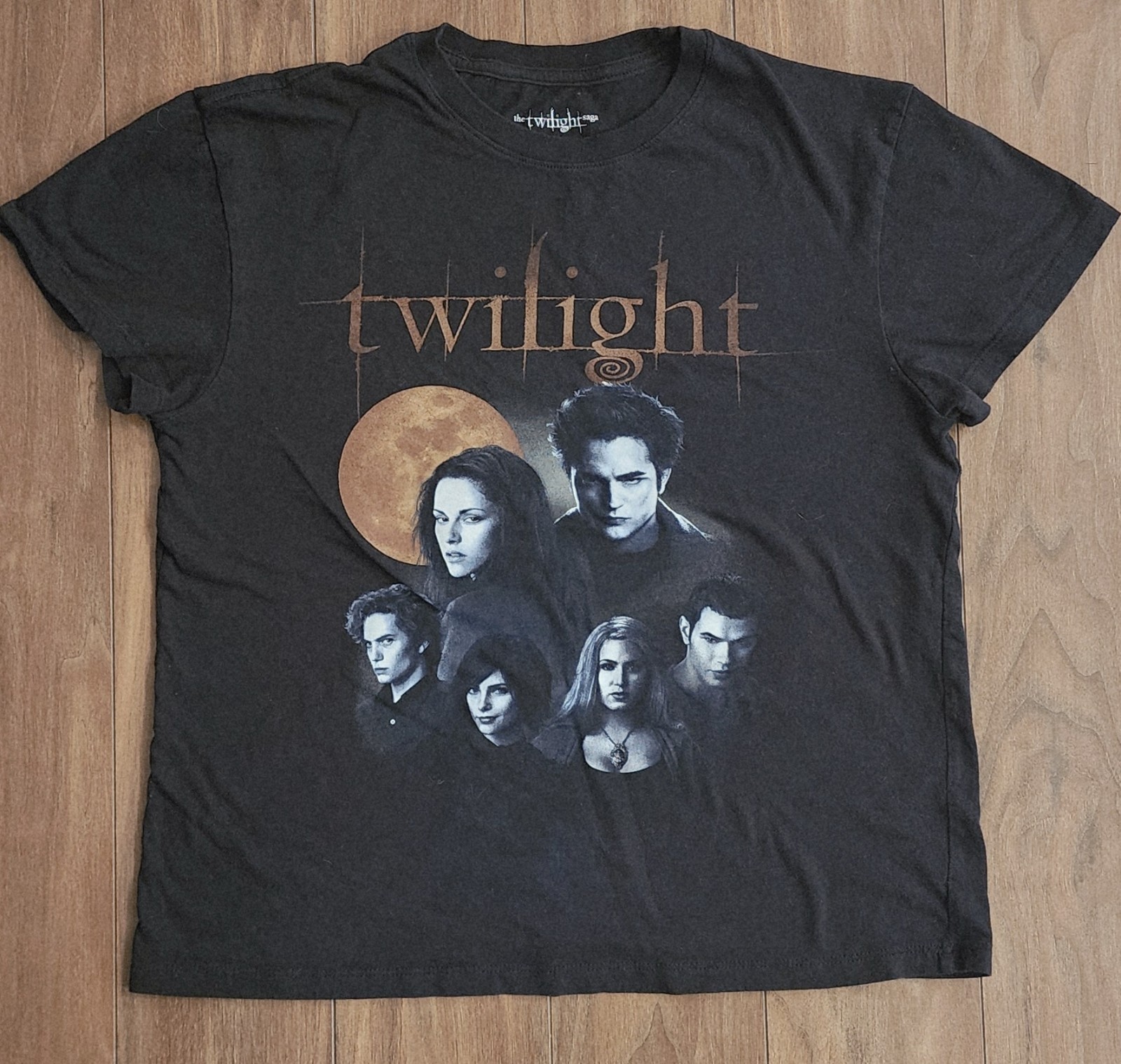 The Twilight Saga T-Shirt Women’s Sz Small Cast Full Moon Backdrop Movie Tee